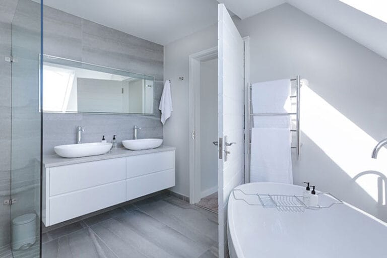 Decoración interior con sellador de silicona neutra Topsen 793 para aplicaciones de sellado y pegado.